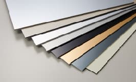様々な色のアルミ樹脂複合板